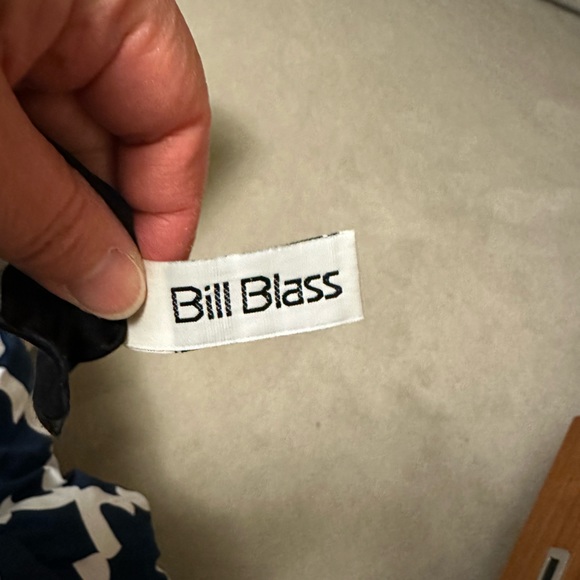 NWOT BILL BLASS Silk Scarf - Picture 2 of 3